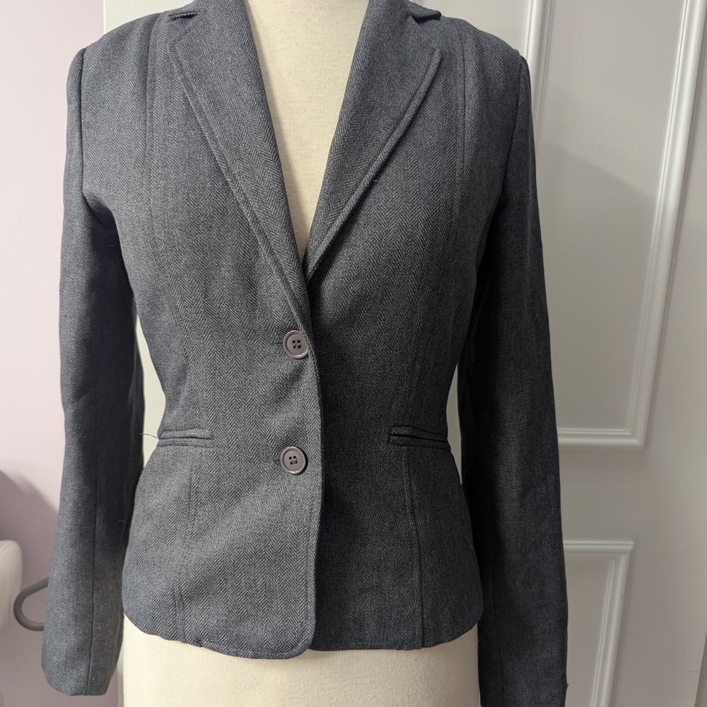 Gray Professional Suit Jacket with Tailored Fit